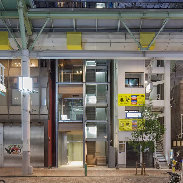 赤羽の商店街に建築家による複合狭小ビルPJ